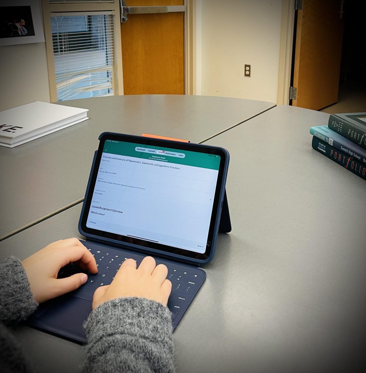 A student utilizes the keyboard feature on a new iPad. / Credit: Tatum Hoffmann