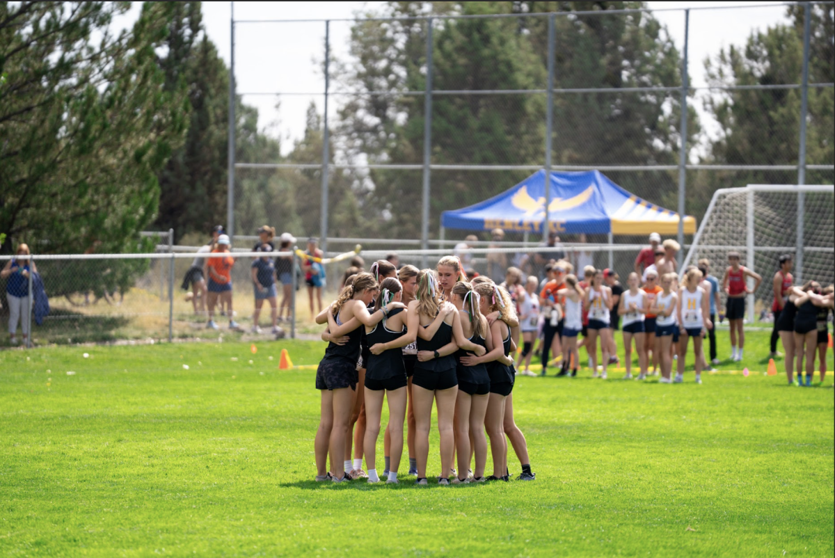Summit Girls huddle up for a pre-race talk at the Caldera Wolfpack 5k /Photo: Aaden Eggert
